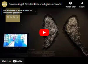 a link to a video showing children damaging the sculpture