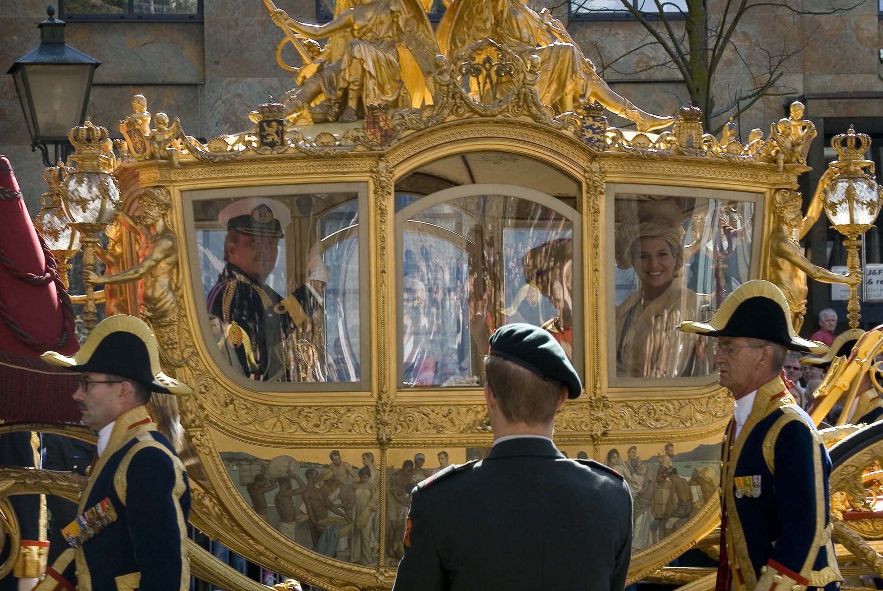 image of the Golden Coach with royalty inside - By Toni - originally posted to Flickr as the dutch royal family loves me!, CC BY 2.0, https://commons.wikimedia.org/w/index.php?curid=6512699