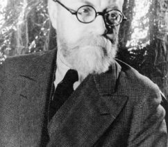 A black-and-white photograph of the artist Henri Matisse