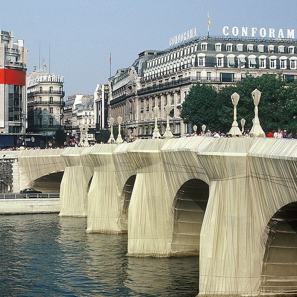A photo of the Pont Neuf in Paris wrapped in tarps.