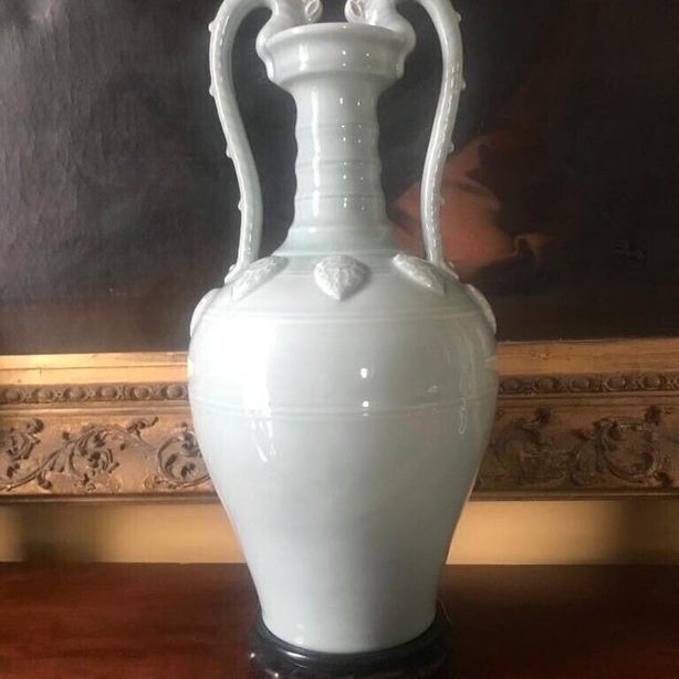 white chinese celandon jade vase