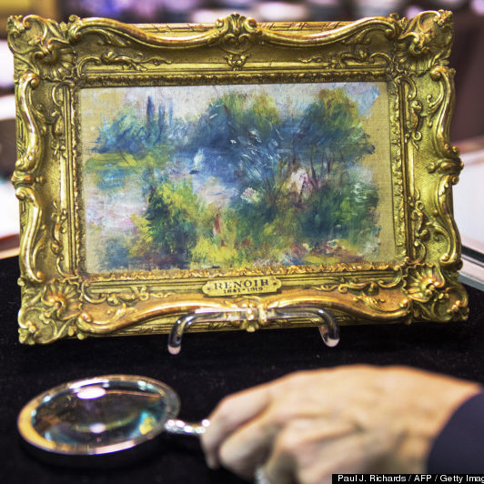 Picture of a Renoir and a hand with a magnifying glass